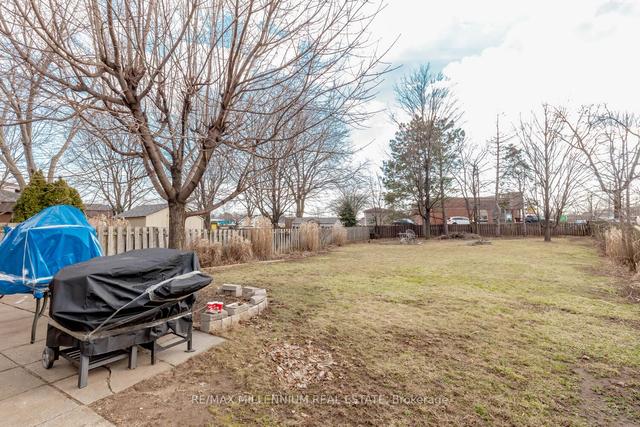 19 Cecelia Crt, House semidetached with 3 bedrooms, 2 bathrooms and 4 parking in St. Catharines ON | Image 17