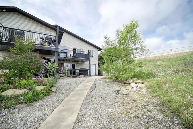 503 34 Ave Ne, Home with 5 bedrooms, 3 bathrooms and 4 parking in Calgary AB | Image 2
