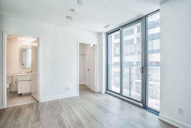 223 - 25 Richmond St E, Condo with 2 bedrooms, 2 bathrooms and 0 parking in Toronto ON | Image 4
