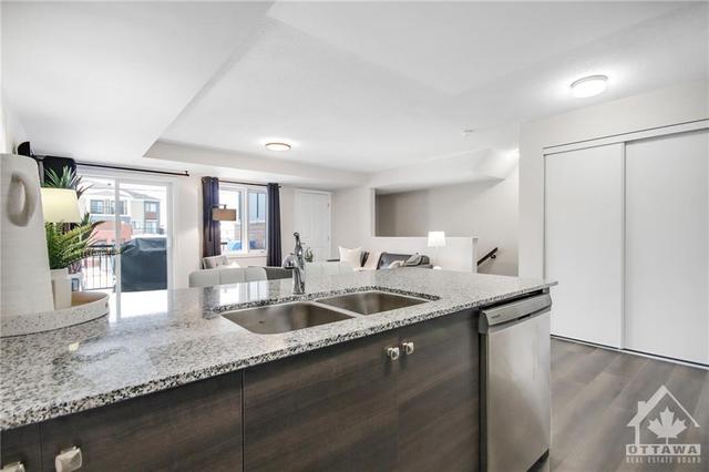 298 Zenith Private, House attached with 2 bedrooms, 2 bathrooms and 1 parking in Ottawa ON | Image 7