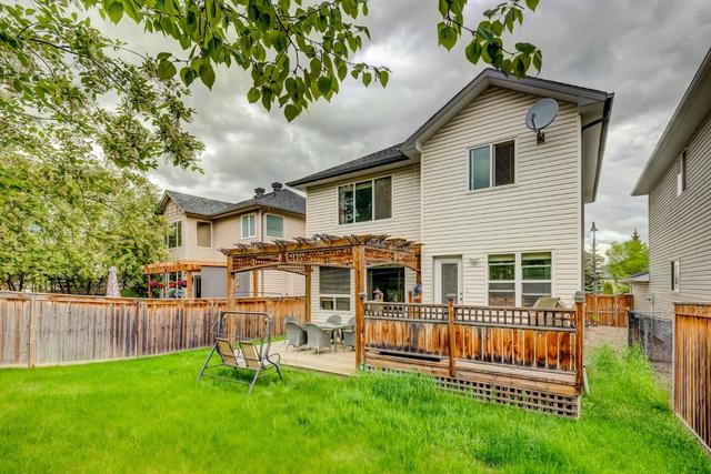 12431 Crestmont Blvd Sw, House detached with 4 bedrooms, 3 bathrooms and 4 parking in Calgary AB | Image 36