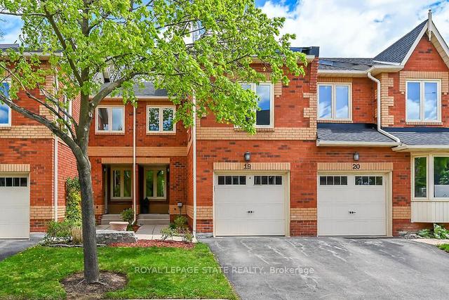 19 - 2006 Glenada Cres, Townhouse with 3 bedrooms, 3 bathrooms and 2 parking in Oakville ON | Image 1
