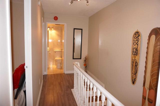 119 - 1300 Marlborough Crt, Condo with 3 bedrooms, 2 bathrooms and 1 parking in Oakville ON | Image 11