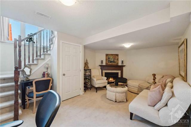 224 Macoun Cir, Townhouse with 3 bedrooms, 3 bathrooms and 3 parking in Ottawa ON | Image 25