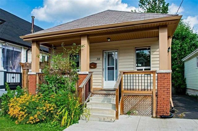 38 Tuxedo Ave N, House detached with 2 bedrooms, 2 bathrooms and 3 parking in Hamilton ON | Image 1