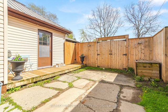 169 Marlborough St, House detached with 3 bedrooms, 1 bathrooms and 3 parking in Brantford ON | Image 17
