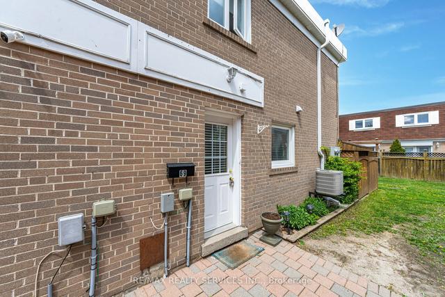 69 Town House Cres, Townhouse with 3 bedrooms, 2 bathrooms and 2 parking in Brampton ON | Image 21