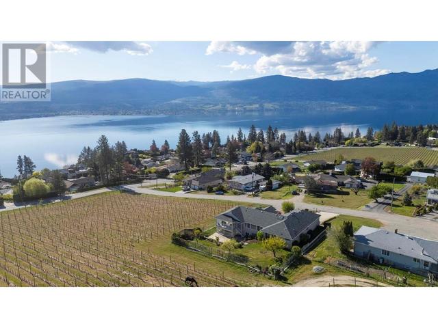 750 Douglas Rd, House detached with 3 bedrooms, 3 bathrooms and 2 parking in West Kelowna BC | Image 1