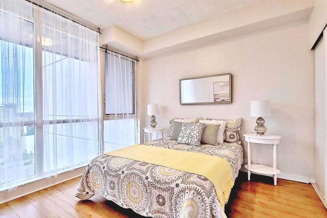 1706 - 30 Canterbury Pl, Condo with 2 bedrooms, 2 bathrooms and 1 parking in Toronto ON | Image 5