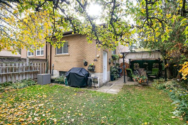 11 Sun Valley Dr, House semidetached with 3 bedrooms, 2 bathrooms and 3 parking in Toronto ON | Image 16
