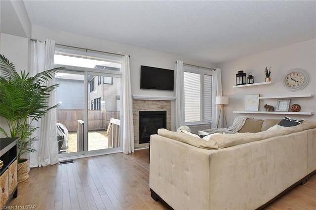 347 Livery Street, House attached with 3 bedrooms, 2 bathrooms and 3 parking in Ottawa ON | Image 4