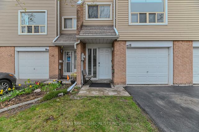 30 Enmount Dr, Townhouse with 3 bedrooms, 2 bathrooms and 2 parking in Brampton ON | Image 12