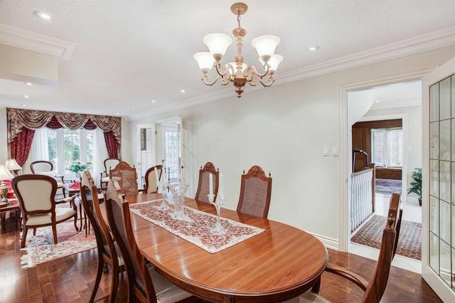 54 Castleridge Dr, House detached with 4 bedrooms, 4 bathrooms and 6 parking in Richmond Hill ON | Image 2