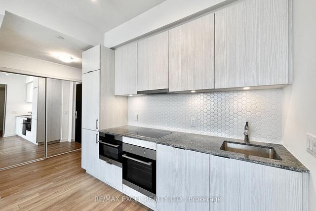 1710 - 158 Front St E, Condo with 1 bedrooms, 1 bathrooms and 0 parking in Toronto ON | Image 2