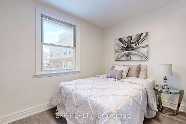 15 Vanbrugh Ave, House detached with 2 bedrooms, 2 bathrooms and 1 parking in Toronto ON | Image 10