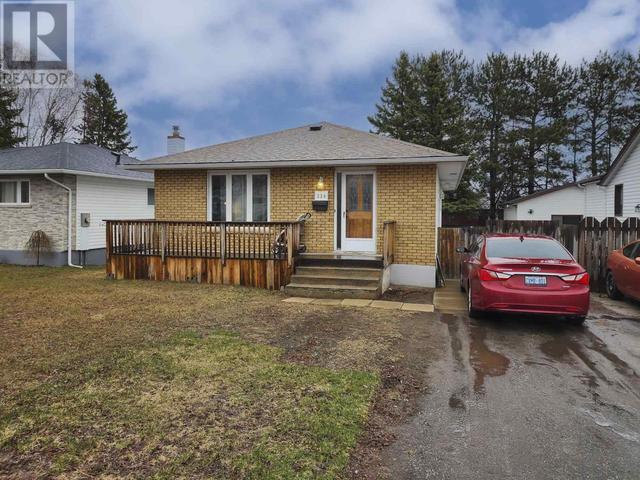 334 Hodder Ave, House detached with 5 bedrooms, 1 bathrooms and null parking in Thunder Bay ON | Image 1