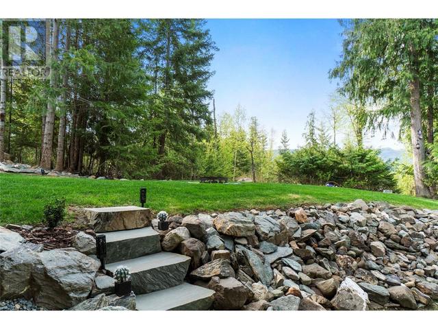 7430 Stampede Trail, House detached with 3 bedrooms, 2 bathrooms and 4 parking in Columbia Shuswap F BC | Image 11