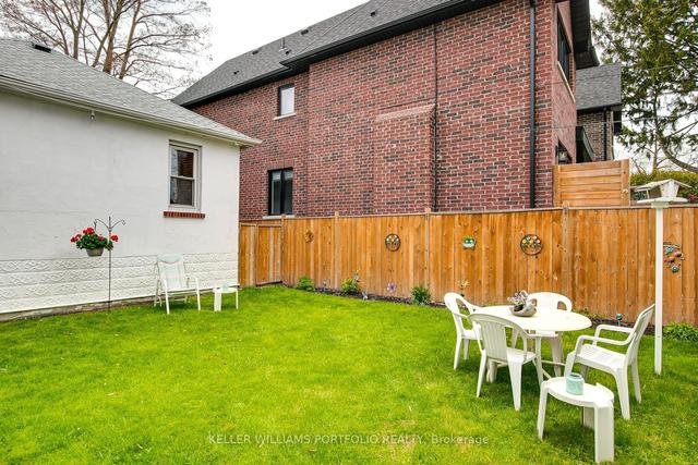 17 Thirty Third St, House detached with 2 bedrooms, 1 bathrooms and 6 parking in Toronto ON | Image 22