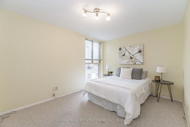 205 - 24 Marilyn Dr, Condo with 3 bedrooms, 2 bathrooms and 1 parking in Guelph ON | Image 2