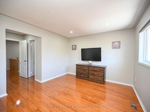 6154 Rowers Cres, House attached with 3 bedrooms, 3 bathrooms and 3 parking in Mississauga ON | Image 29