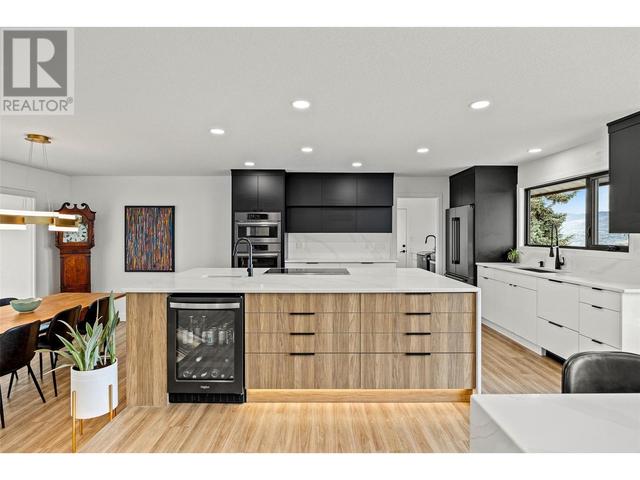 446 Okaview Road, House detached with 3 bedrooms, 3 bathrooms and 4 parking in Kelowna BC | Image 5