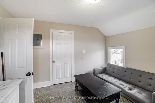 102 Queenston St, House detached with 5 bedrooms, 2 bathrooms and 4 parking in St. Catharines ON | Image 13