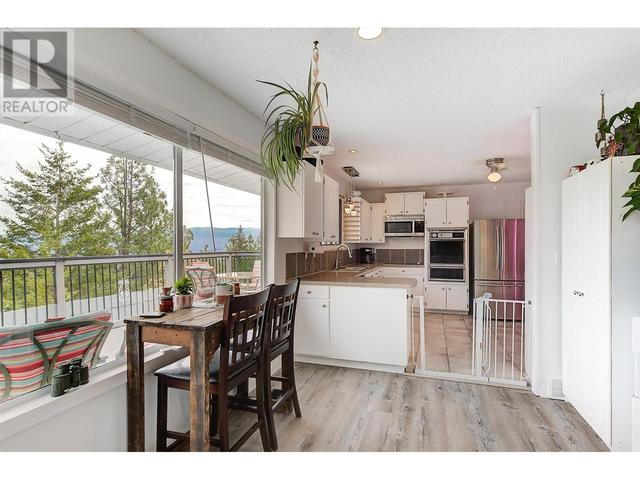 3273 Mcleod Rd, House detached with 5 bedrooms, 2 bathrooms and 1 parking in West Kelowna BC | Image 6
