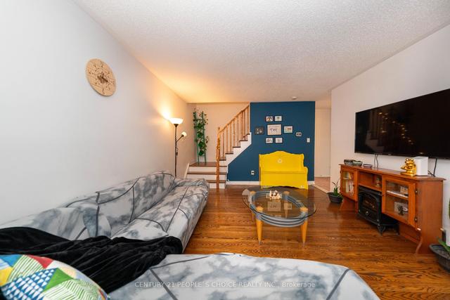 260 Town House Cres, Townhouse with 3 bedrooms, 1 bathrooms and 1 parking in Brampton ON | Image 38