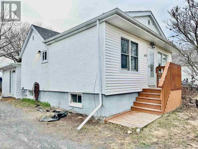 177 Nelson St, House detached with 4 bedrooms, 2 bathrooms and null parking in Thunder Bay ON | Image 2