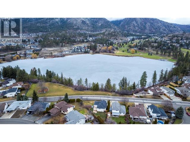 2273 Shannon Ridge Dr, House detached with 4 bedrooms, 3 bathrooms and 2 parking in West Kelowna BC | Image 4