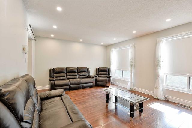 35 Carleton Pl, Townhouse with 3 bedrooms, 2 bathrooms and 2 parking in Brampton ON | Image 40