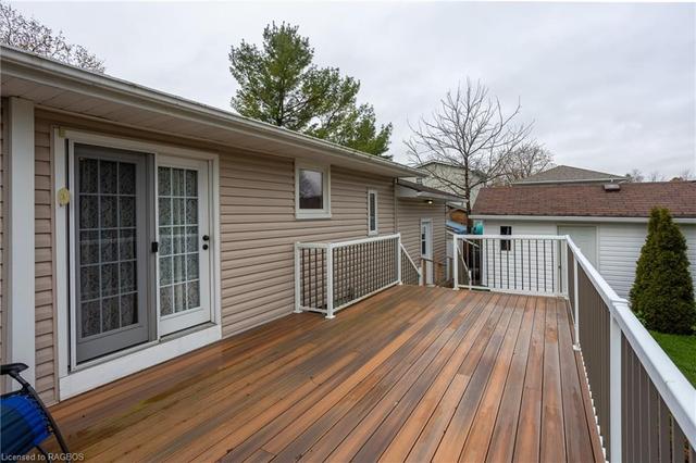 504 18th St E, House detached with 3 bedrooms, 1 bathrooms and 5 parking in Owen Sound ON | Image 2