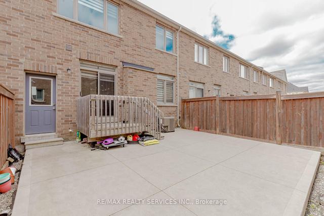 47 Ledger Point Cres, House attached with 4 bedrooms, 3 bathrooms and 5 parking in Brampton ON | Image 35