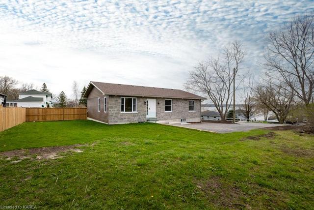 69 Main St, House detached with 3 bedrooms, 2 bathrooms and 6 parking in Deseronto ON | Image 12