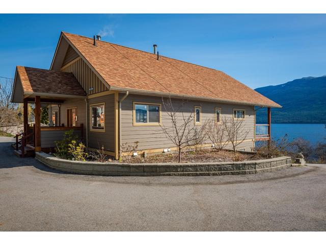 3558 Sprague St, House detached with 3 bedrooms, 4 bathrooms and null parking in Central Kootenay D BC | Image 51