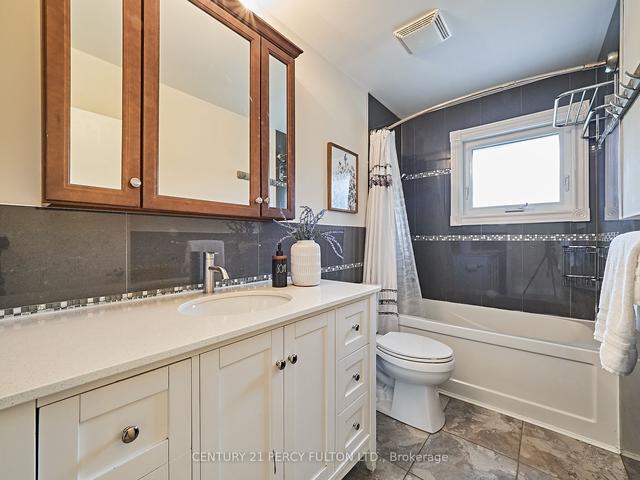 36 Cresser Ave, House detached with 3 bedrooms, 2 bathrooms and 7 parking in Whitby ON | Image 13