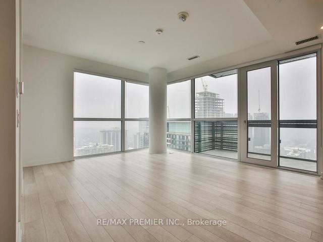 2909 - 39 Roehampton Ave, Condo with 3 bedrooms, 2 bathrooms and 1 parking in Toronto ON | Image 31