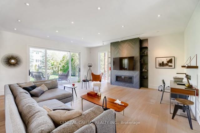 1487 Lakeshore Rd W, House detached with 4 bedrooms, 6 bathrooms and 12 parking in Oakville ON | Image 2