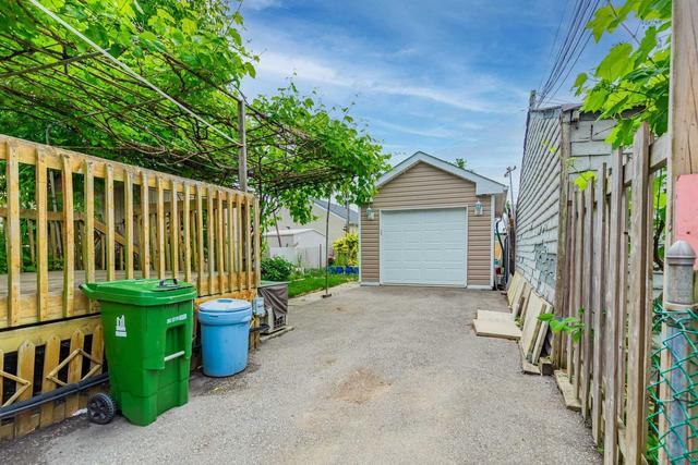 83 Amherst Ave, House detached with 3 bedrooms, 2 bathrooms and 4 parking in Toronto ON | Image 8