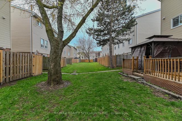 30 Enmount Dr, Townhouse with 3 bedrooms, 2 bathrooms and 2 parking in Brampton ON | Image 35