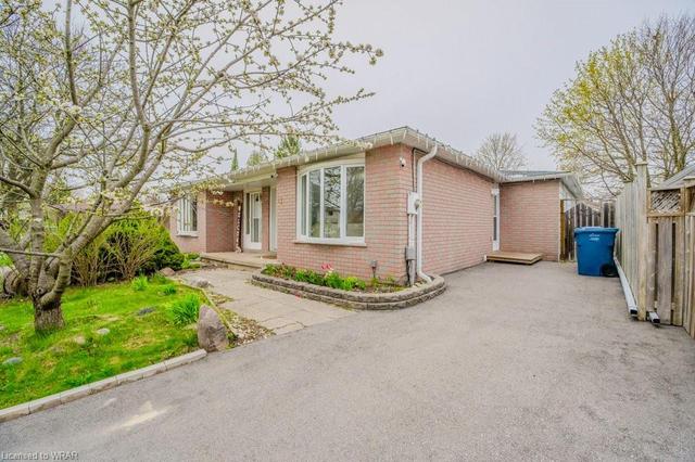 11 Eliot Pl, House semidetached with 5 bedrooms, 2 bathrooms and 4 parking in Guelph ON | Image 34