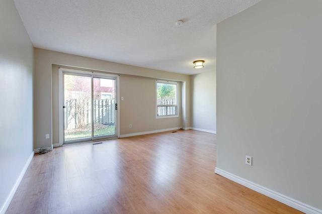 109 Collins Cres, Townhouse with 3 bedrooms, 2 bathrooms and 2 parking in Brampton ON | Image 20