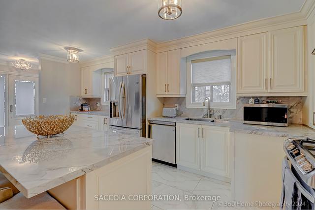 29 Pagebrook Dr, House detached with 3 bedrooms, 2 bathrooms and 3 parking in Toronto ON | Image 3