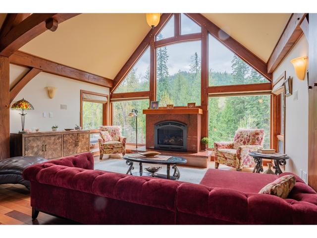 817 White Tail Drive, House detached with 4 bedrooms, 4 bathrooms and null parking in Rossland BC | Image 24