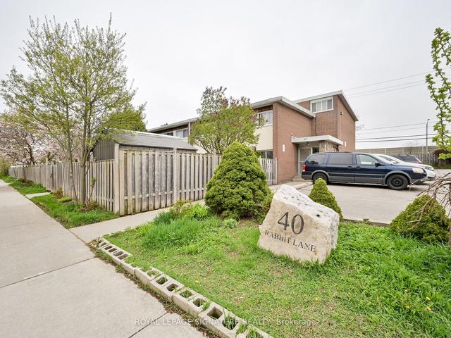 5 - 40 Rabbit Ln, Townhouse with 3 bedrooms, 2 bathrooms and 1 parking in Toronto ON | Image 1