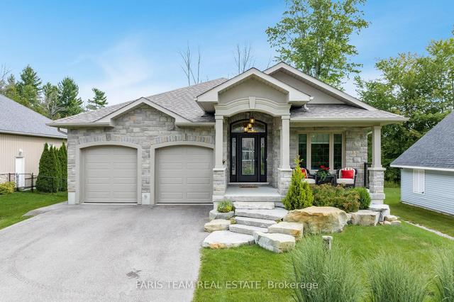 9 Sunnyside Ave, House detached with 2 bedrooms, 2 bathrooms and 6 parking in Oro Medonte ON | Image 1