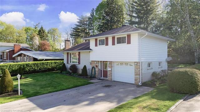 375 4th Ave, House detached with 3 bedrooms, 1 bathrooms and 4 parking in Hanover ON | Image 3