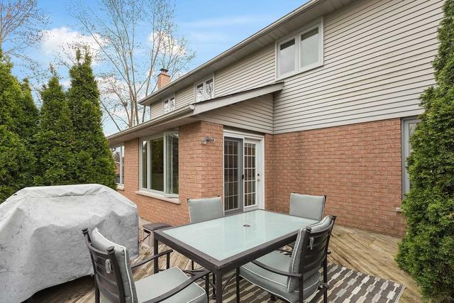9 Fernbank Pl, House detached with 4 bedrooms, 4 bathrooms and 4 parking in Guelph ON | Image 13