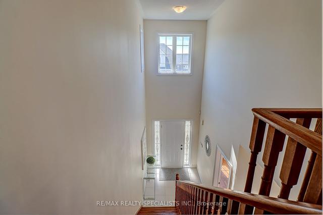 39 Amarillo Rd, Condo with 2 bedrooms, 4 bathrooms and 4 parking in Brampton ON | Image 9