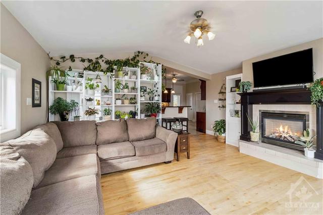 13260 County 13 Rd, House detached with 5 bedrooms, 2 bathrooms and 10 parking in North Dundas ON | Image 12